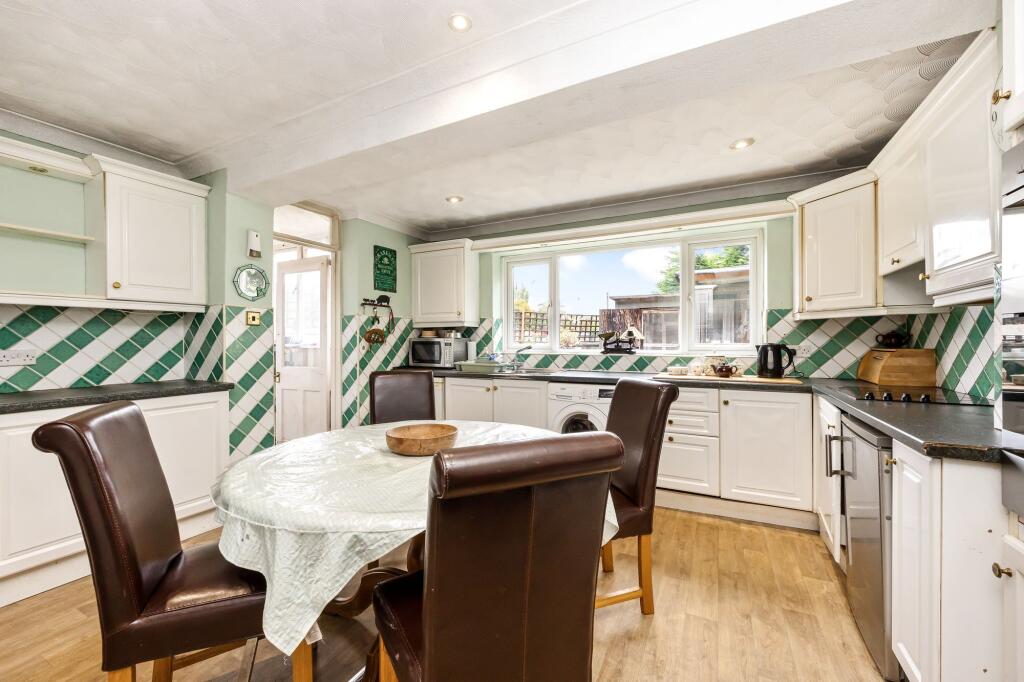 Thornscroft, Steyning, BN44 photo 3