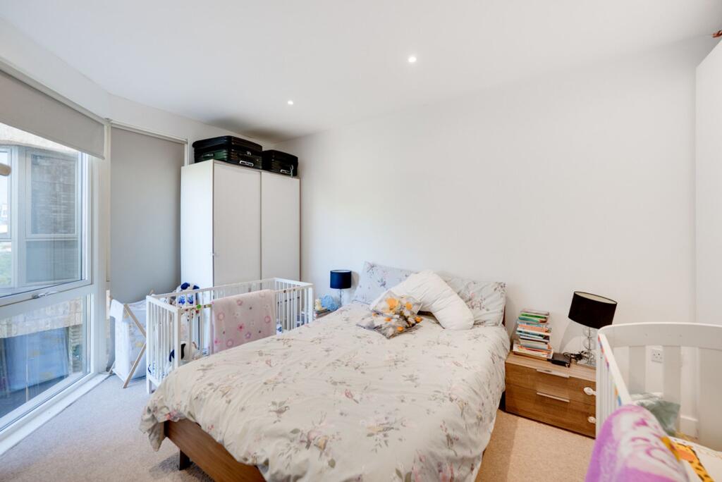 Apartment in London - View 5