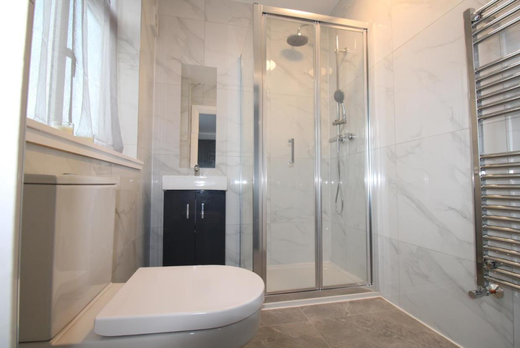 Main image of property: Osidge lane, London N14 5DS