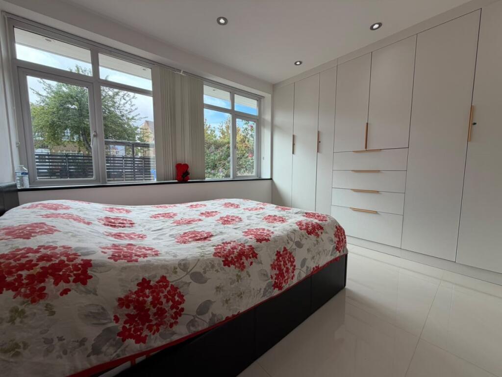 House in Harrow - View 3
