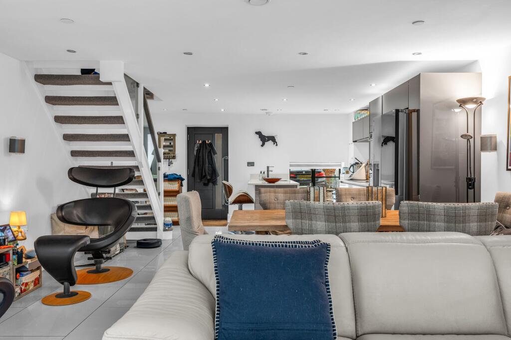 House in East Hertfordshire, Kings Hill, Ware - View 5