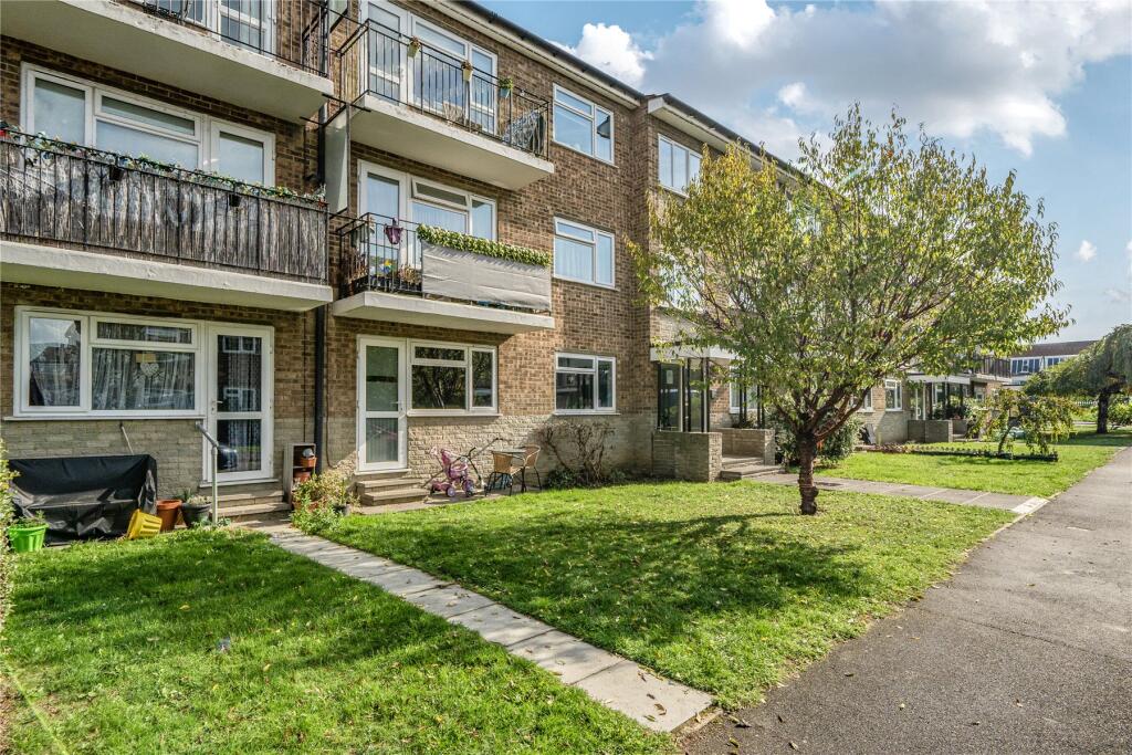 2-bed flat on Verona Drive, Surbiton, KT6, £325,000