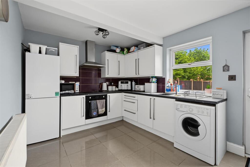 Cambridge Crescent, Stapleford, Nottingham - View 4