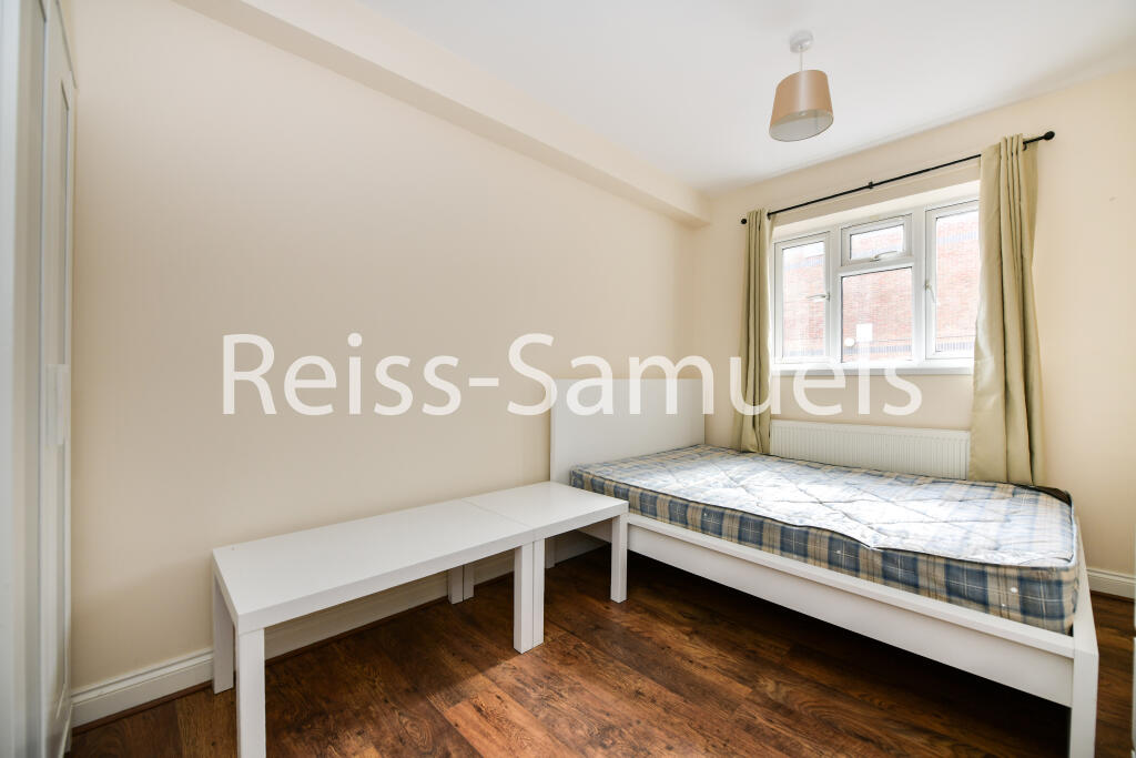6 bedroom semi-detached house for rent