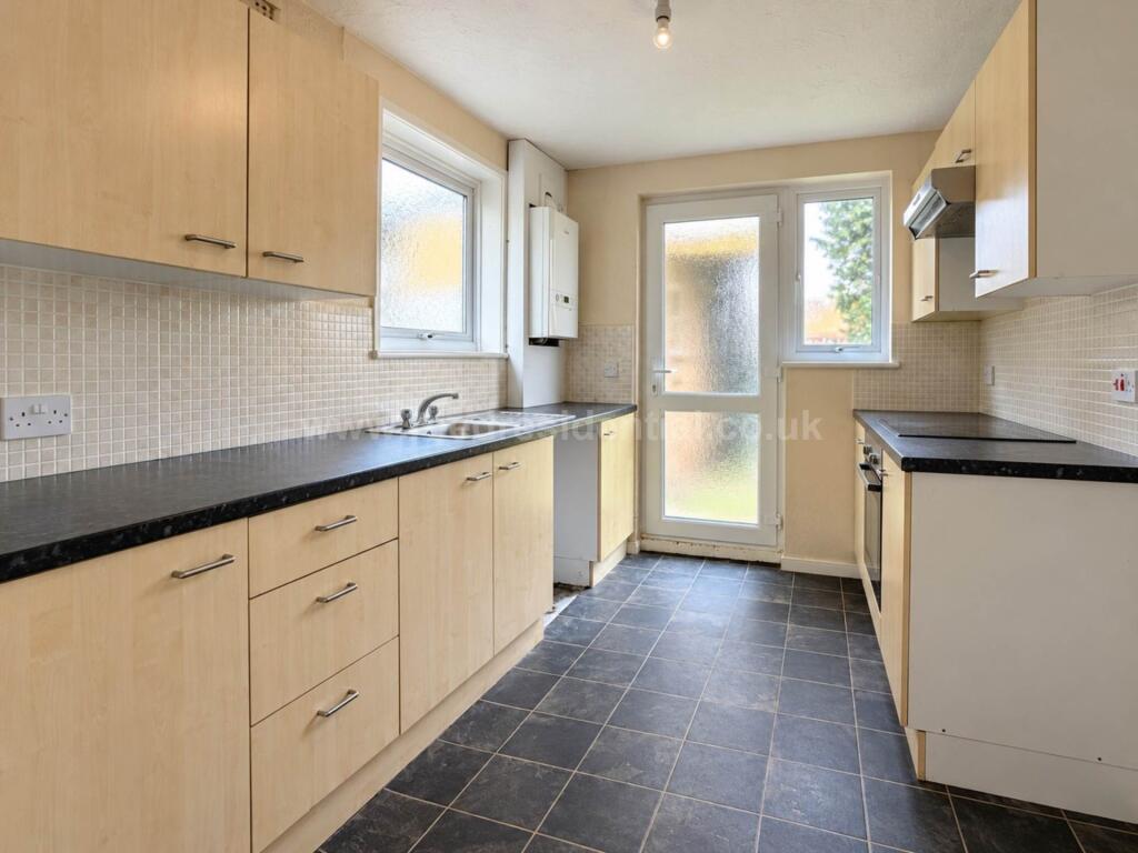 Sidmouth Avenue, Westcliff On Sea photo 3