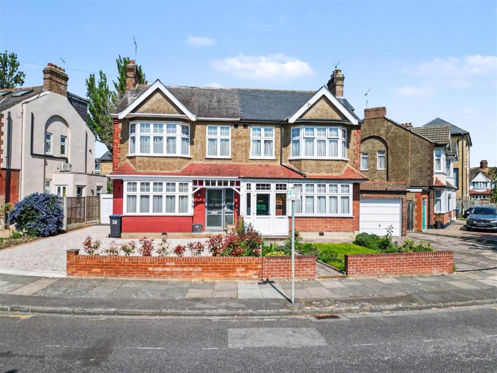 Main image of property: Chase Side Avenue, EN2