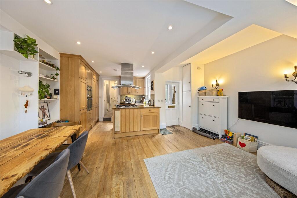 Apartment in Twickenham - More