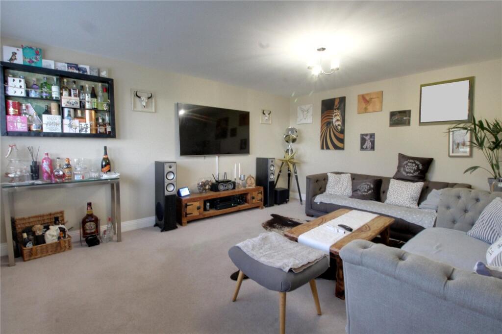 Gregory Drive, Church Crookham, Fleet, Hampshire, GU52 photo 3