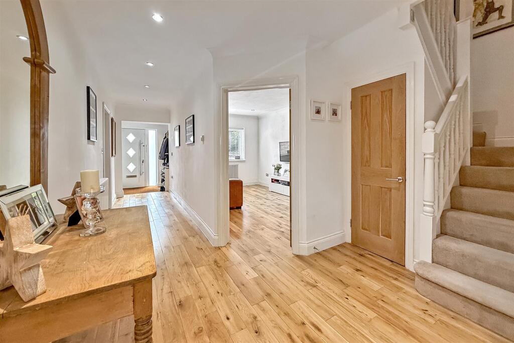 Additional image 9 of Mount Drive, Park Street, St. Albans