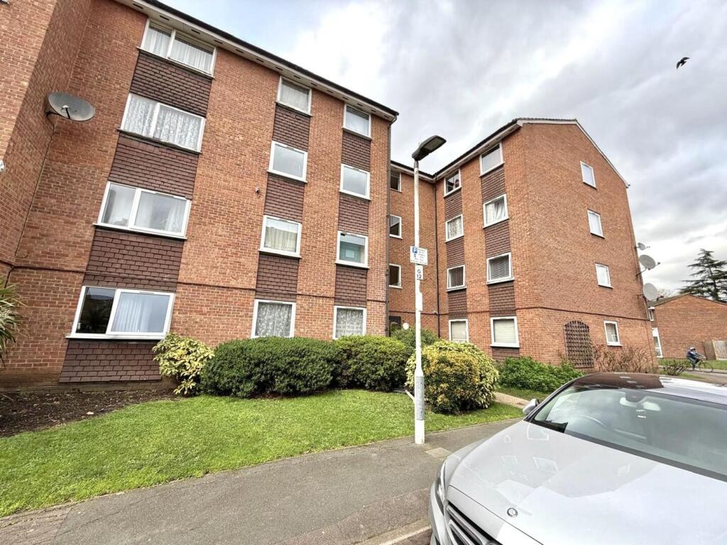 2-bed flat on Gurney Close, Barking, £220,000