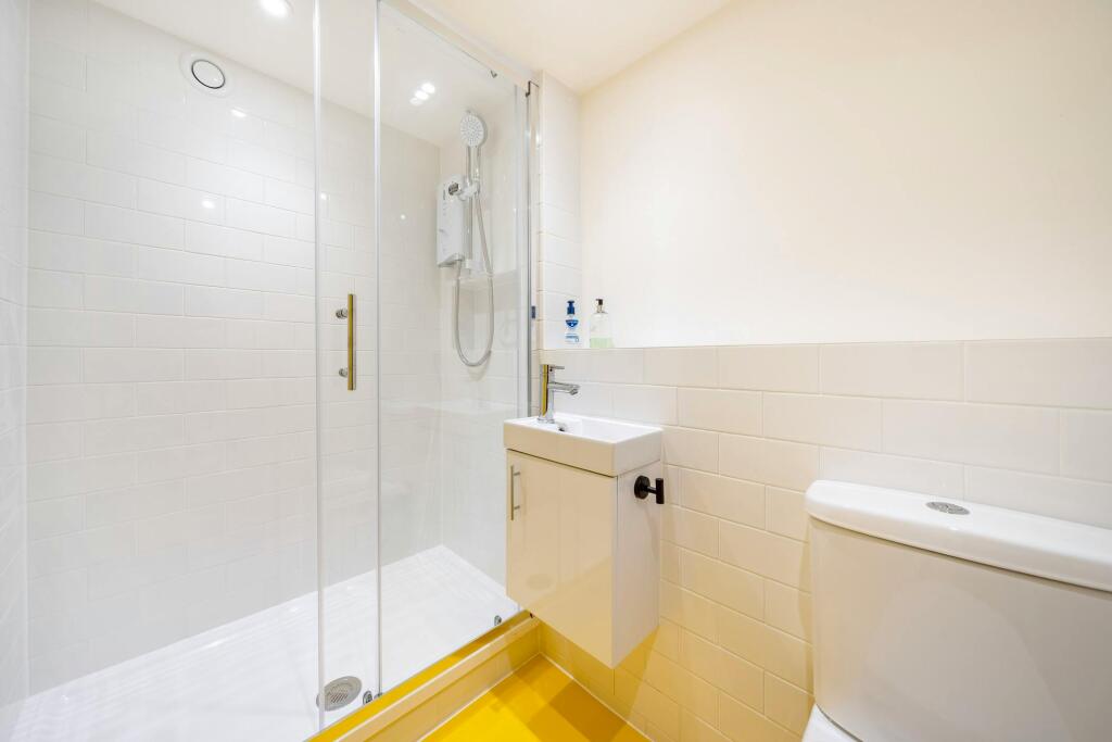 Unit 1G The Chandlery Constant WC Shower Copy.jpg