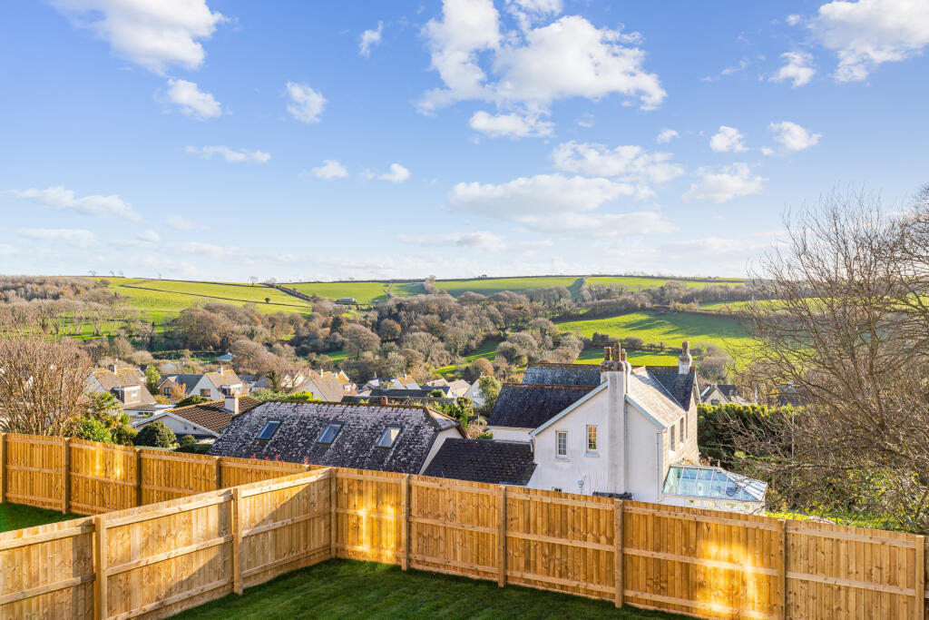 Blackthorn Way, Chillington photo 4