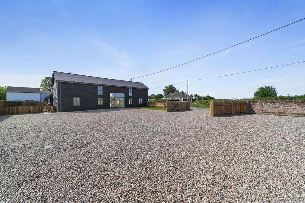 4-bed house on Whitehall Lane, Thorpe-Le-Soken, £900,000