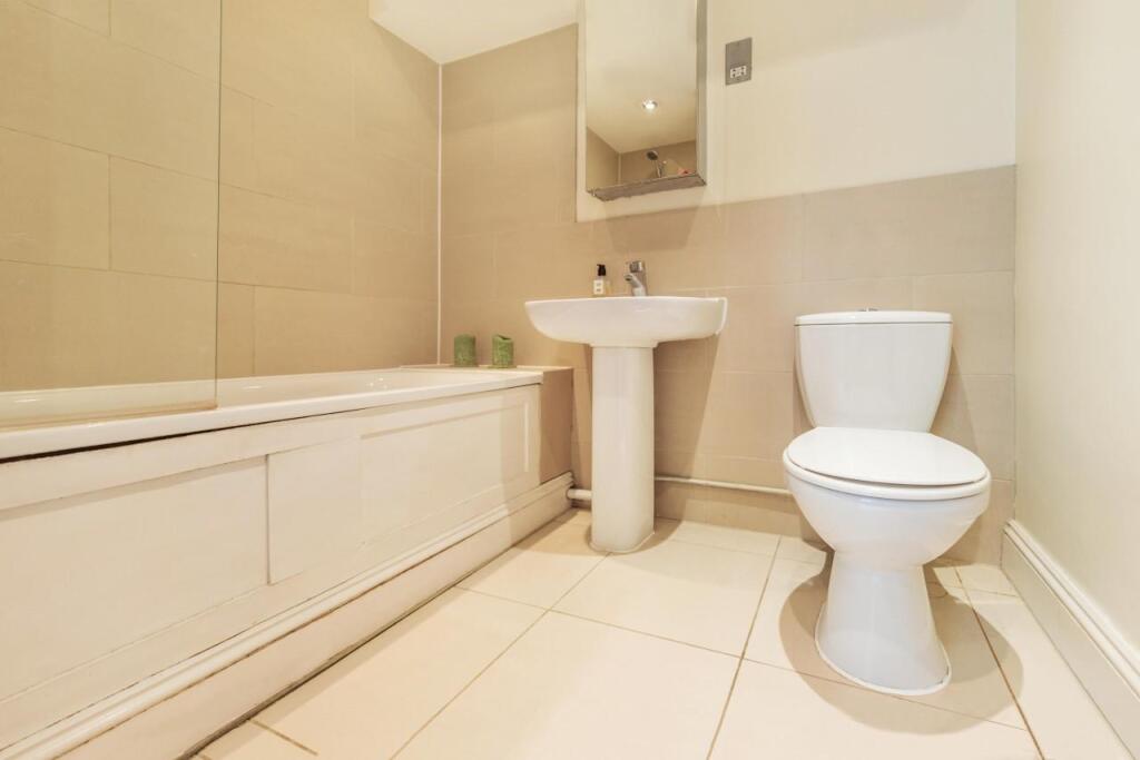 Apartment in London, Abbeville Village, Clapham - View 5