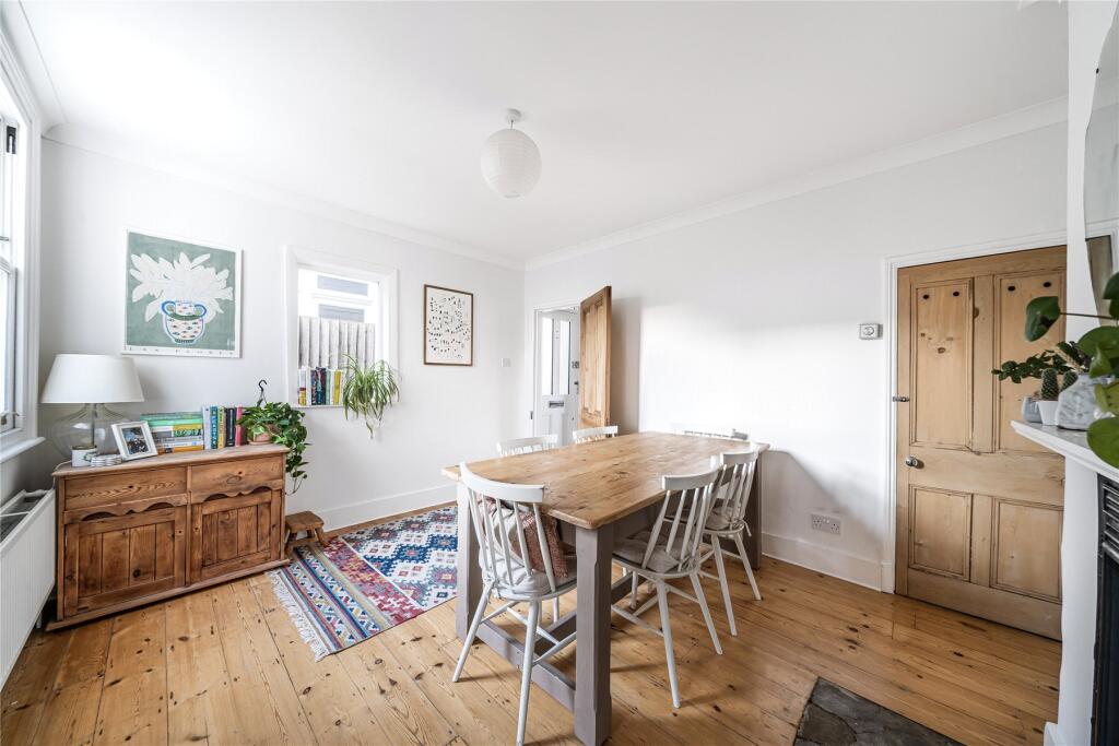 House in London, Royal Borough of Kingston upon Thames - View 5