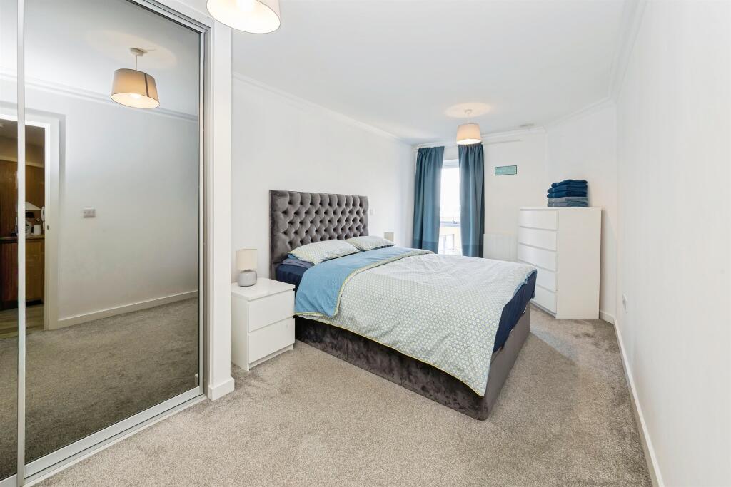 Apartment in Crawley, West Sussex - More