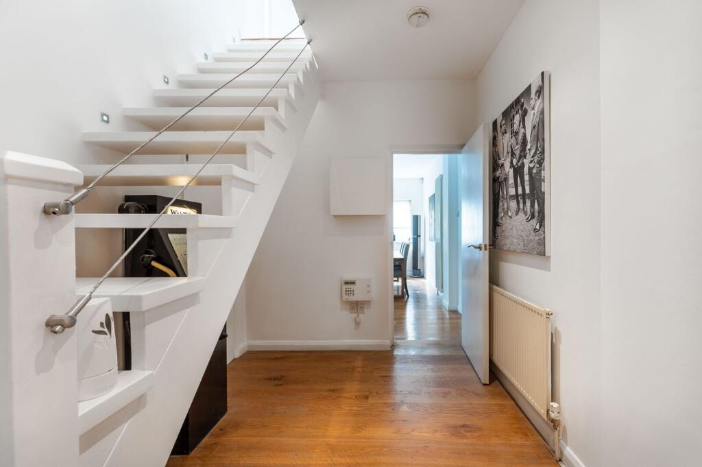 Apartment in London, Brondesbury Park, Brondesbury - More