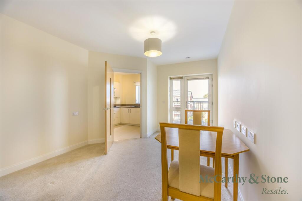 Apartment in Gloucester, Linden - View 5