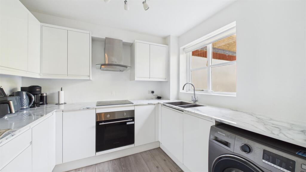 Apartment in London - View 3