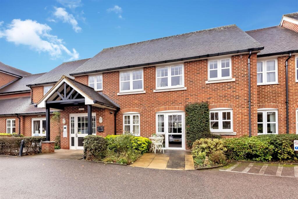 Main image of property: High Street, Epping