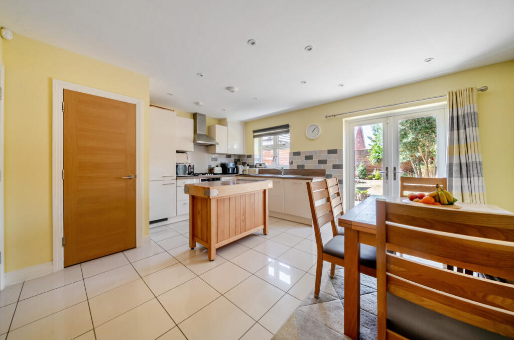 House in Woodley, Wokingham - View 5