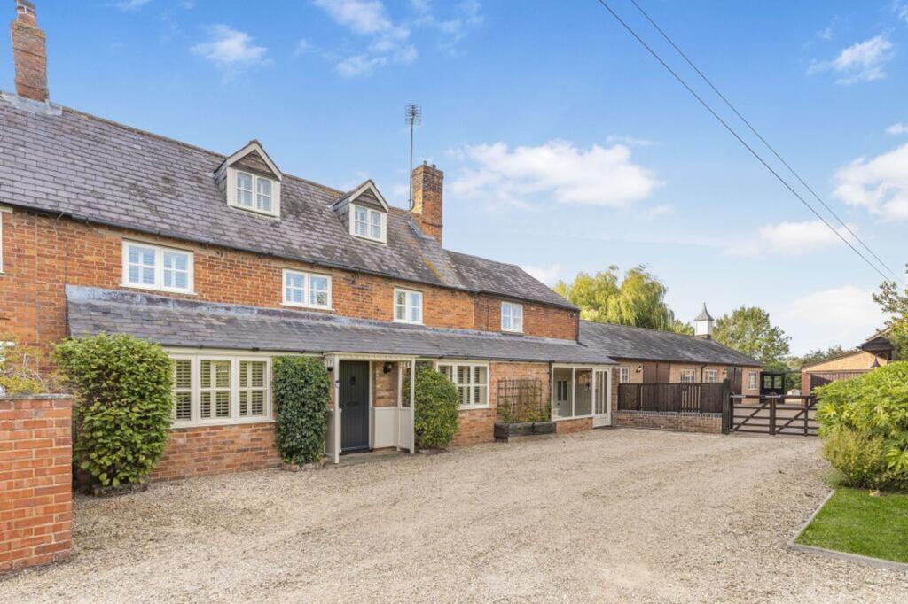 Main image of property: Aynho Road, Adderbury, OX17