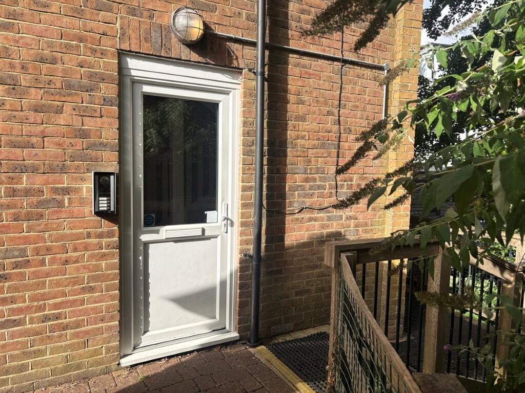 Apartment in Mid Sussex, Hassocks - View 2