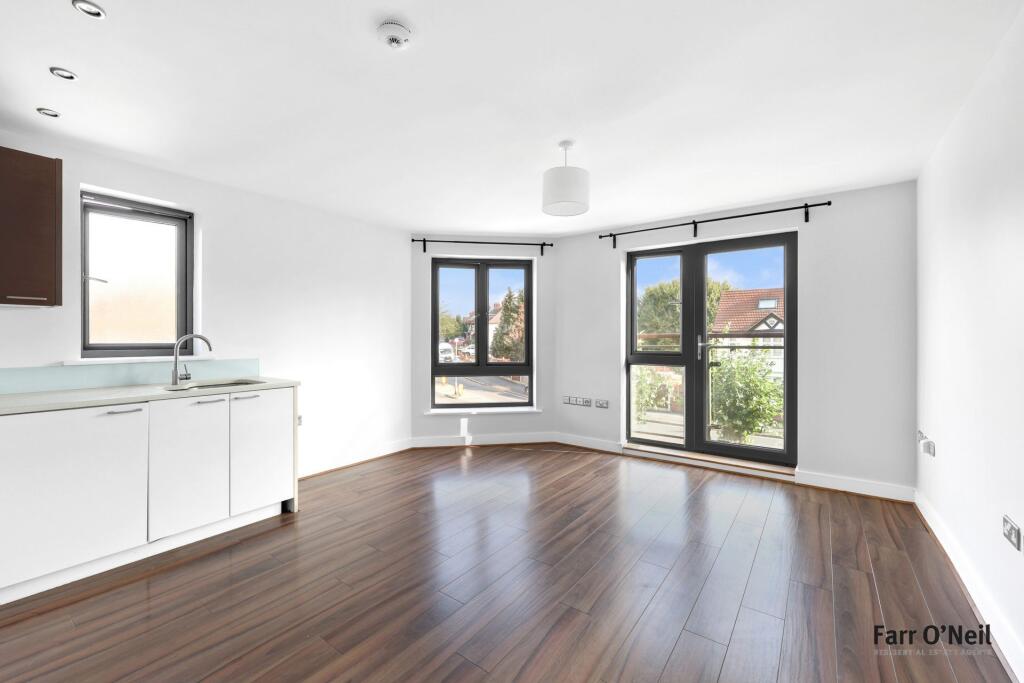 Apartment in Epping Forest, Buckhurst Hill - View 2