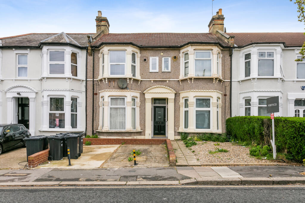 Main image of property: Ilford, IG1