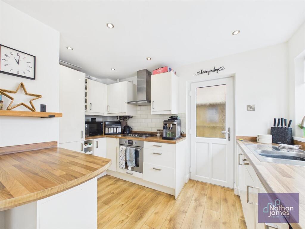 House in Newport - View 5
