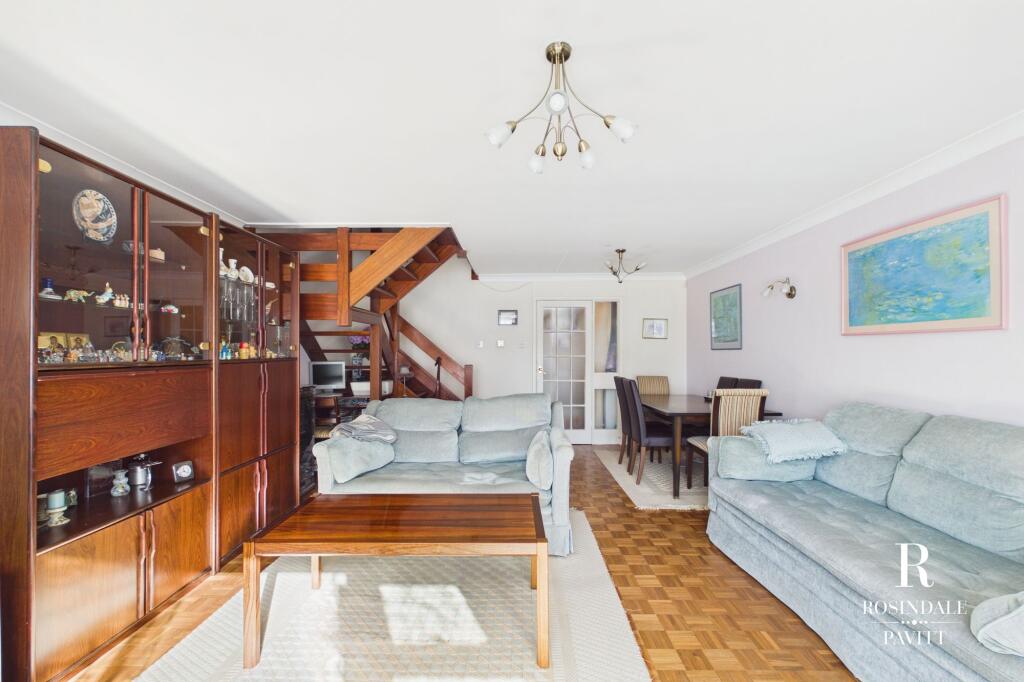 House in Sutton - More