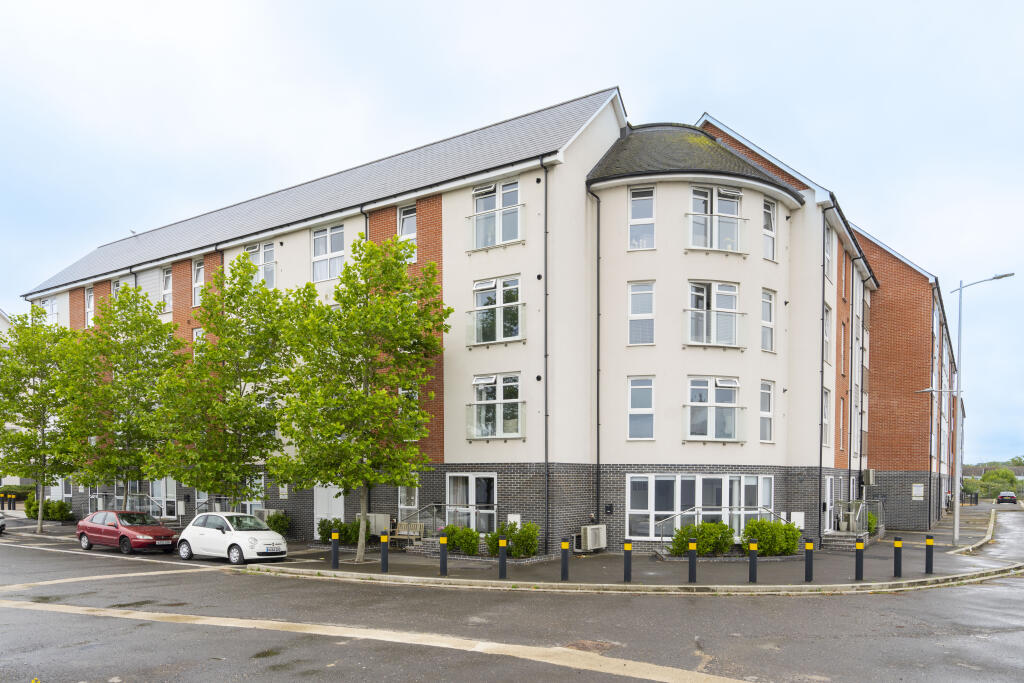 2-bed flat on Ref: GF - Adams Close, Poole, BH15 4FF, £220,000