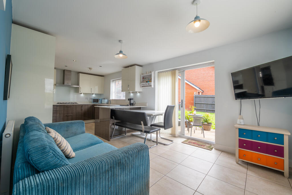 House in Burton-on-Trent, Branston - More
