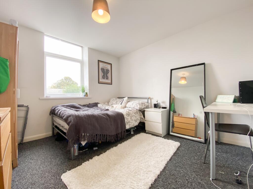 House in Cardiff, Cathays - More