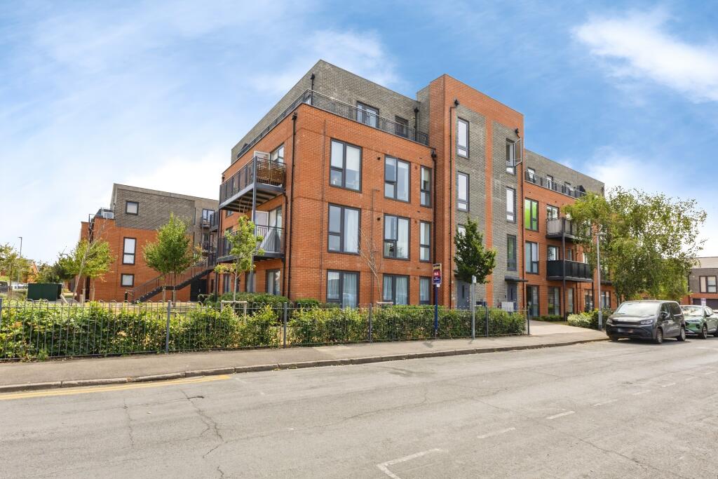 Main image of property: 18 Milford Road, Reading, RG1