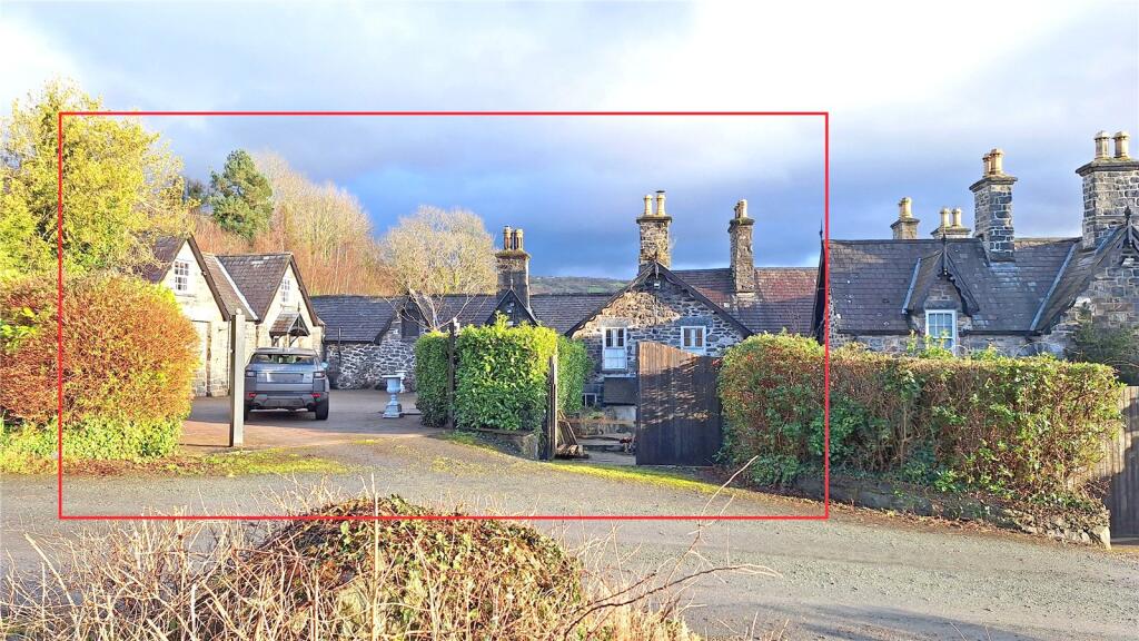 House in Llanrwst - View 3