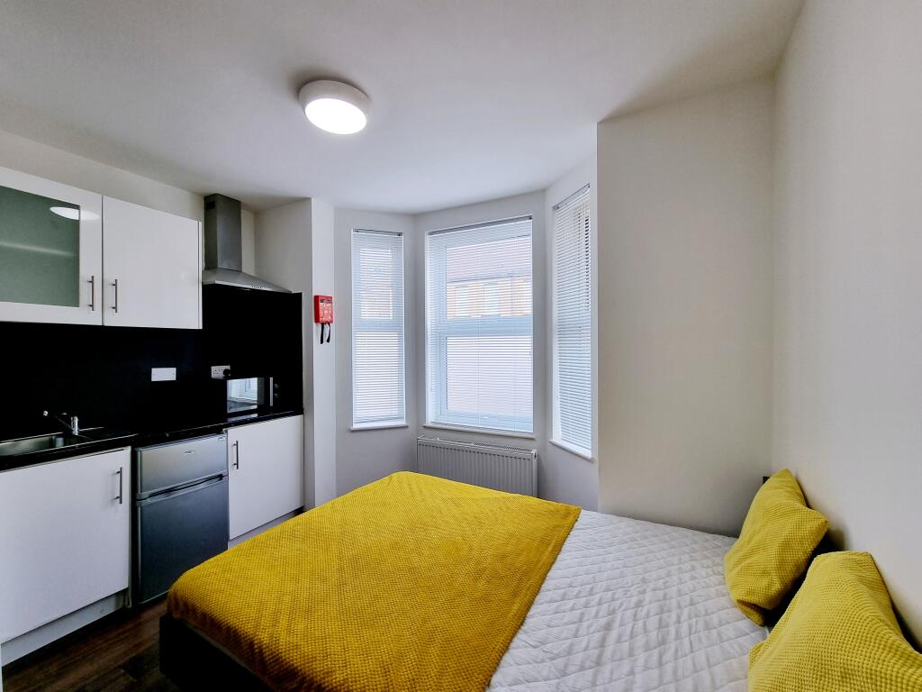 Apartment in Slough - View 4
