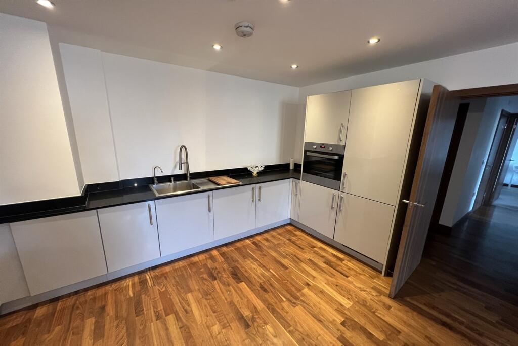 Apartment in Southend-on-Sea, Essex - View 4