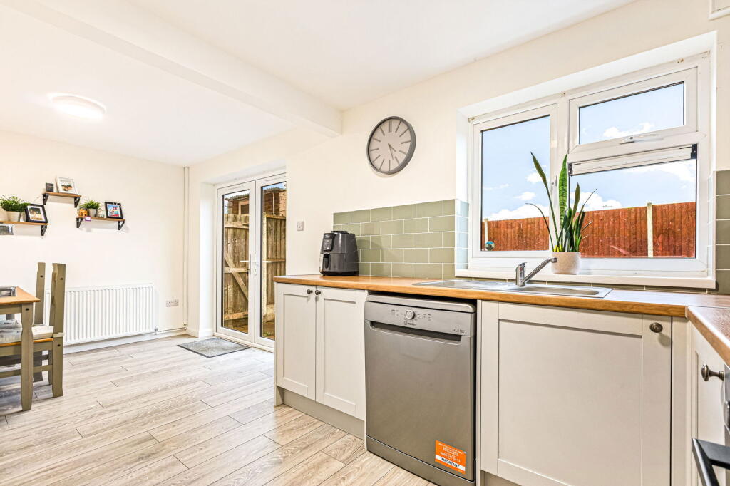 Field Way, Newhall, Swadlincote, DE11 0RR photo 3
