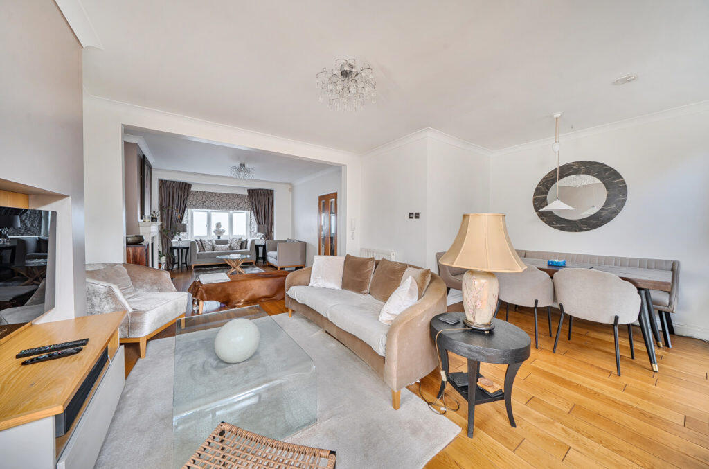 House in London - View 2