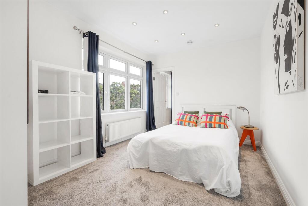 Apartment in London - View 5