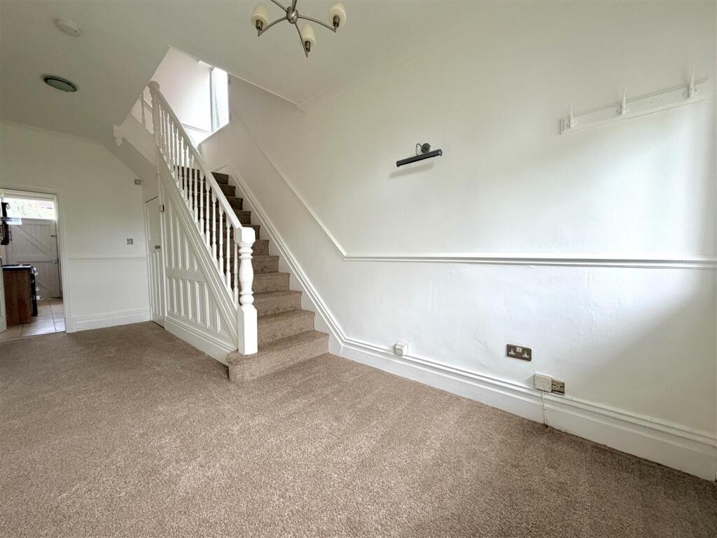 House in Trafford, Broadheath - More
