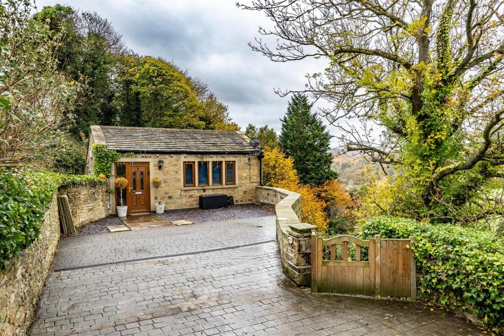5-bed detached on Garner Lane, Kirkburton, Huddersfield, £500,000