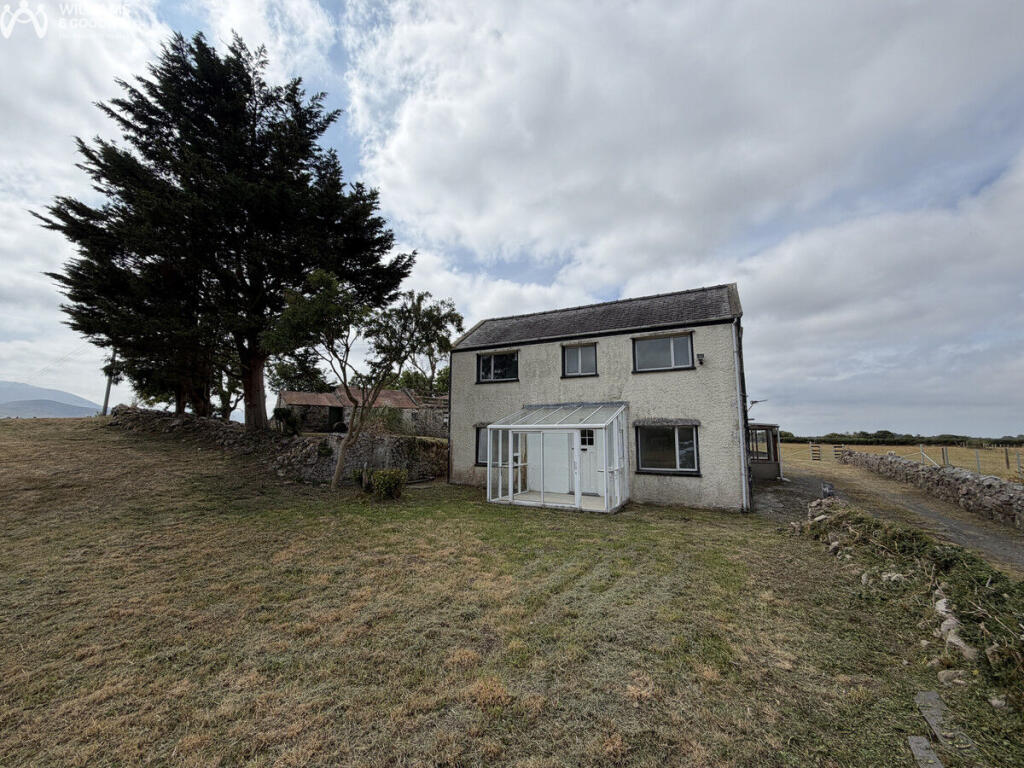 Main image of property: Ffordd Fodolydd, Y Felinheli, Gwynedd, LL56