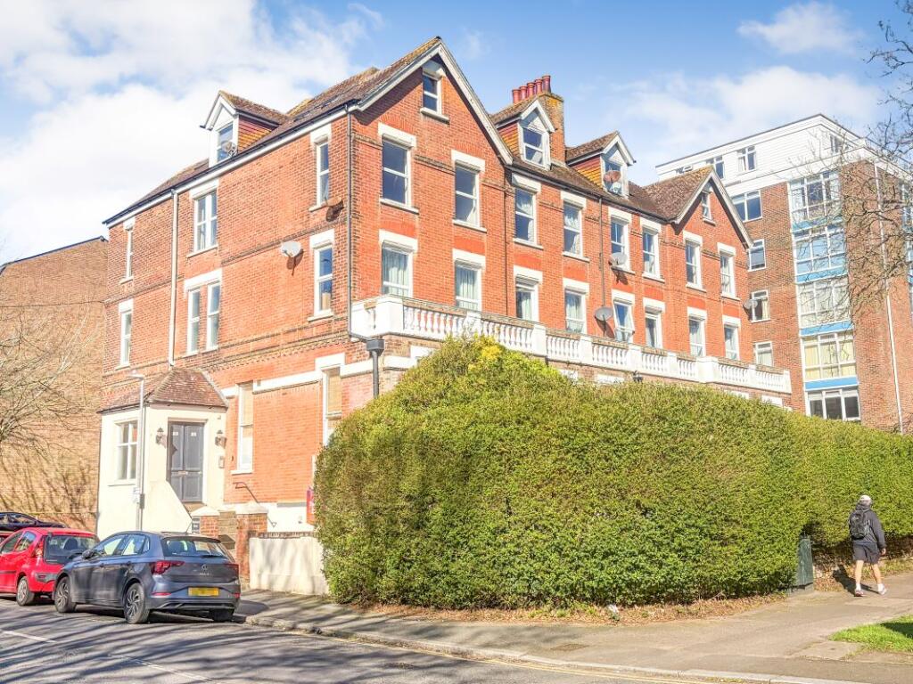 Main image of property: Flat 12 Winchester House, 23-25 Earls Avenue, Folkestone, Kent, CT20 2HF