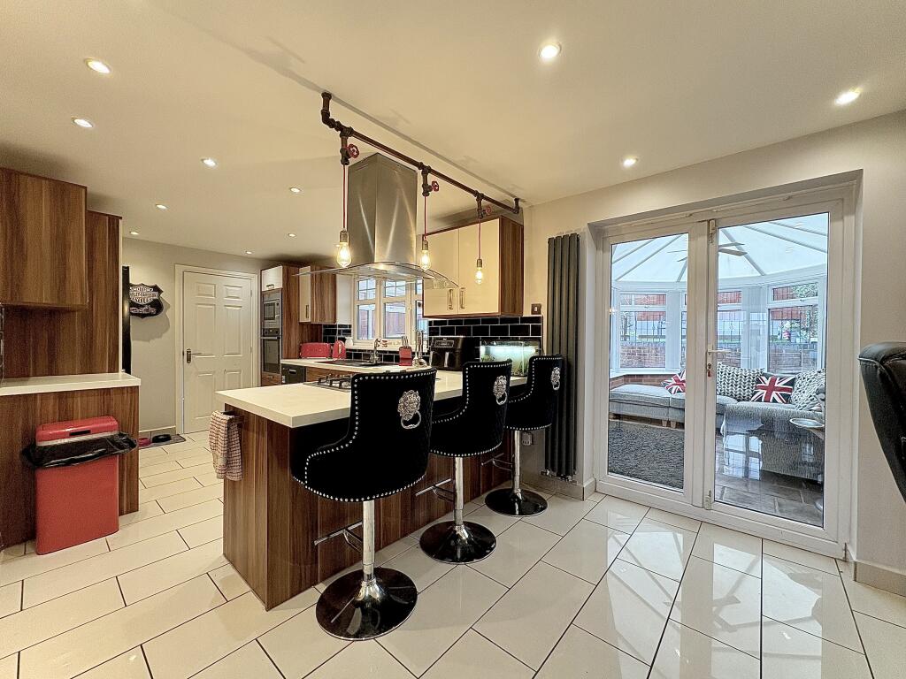 Winrush Close, LOWER GORNAL, DY3 2NE photo 4