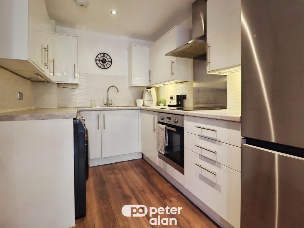 Apartment in Cardiff, Cathays - View 3