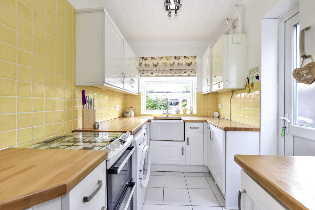 Greenwood Drive, Garston, Watford photo 4