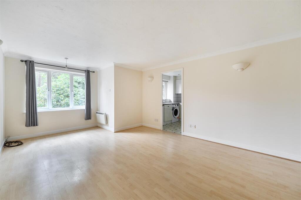 Apartment in Crowthorne, Bracknell Forest - View 3