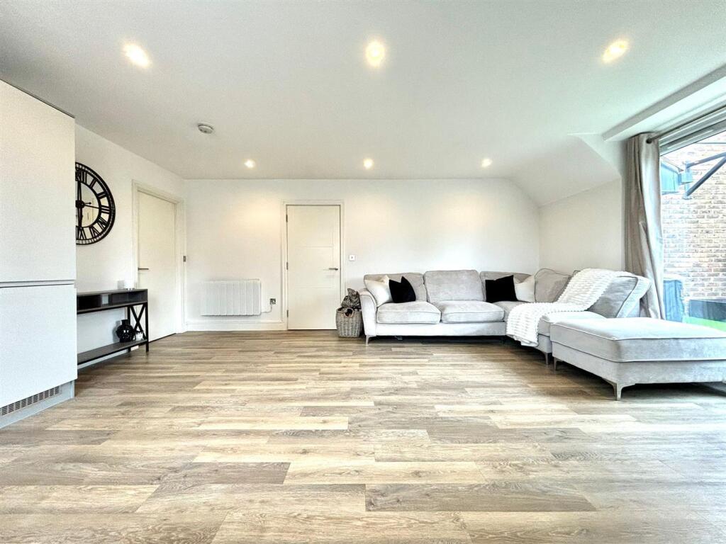 Main image of property: The Broadway, Farnham Common, SL2